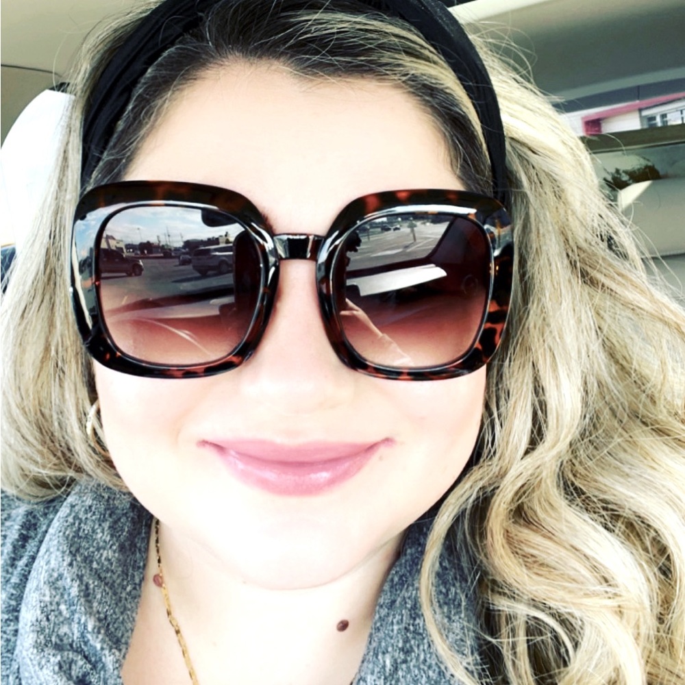 Meet your Posher, Layla